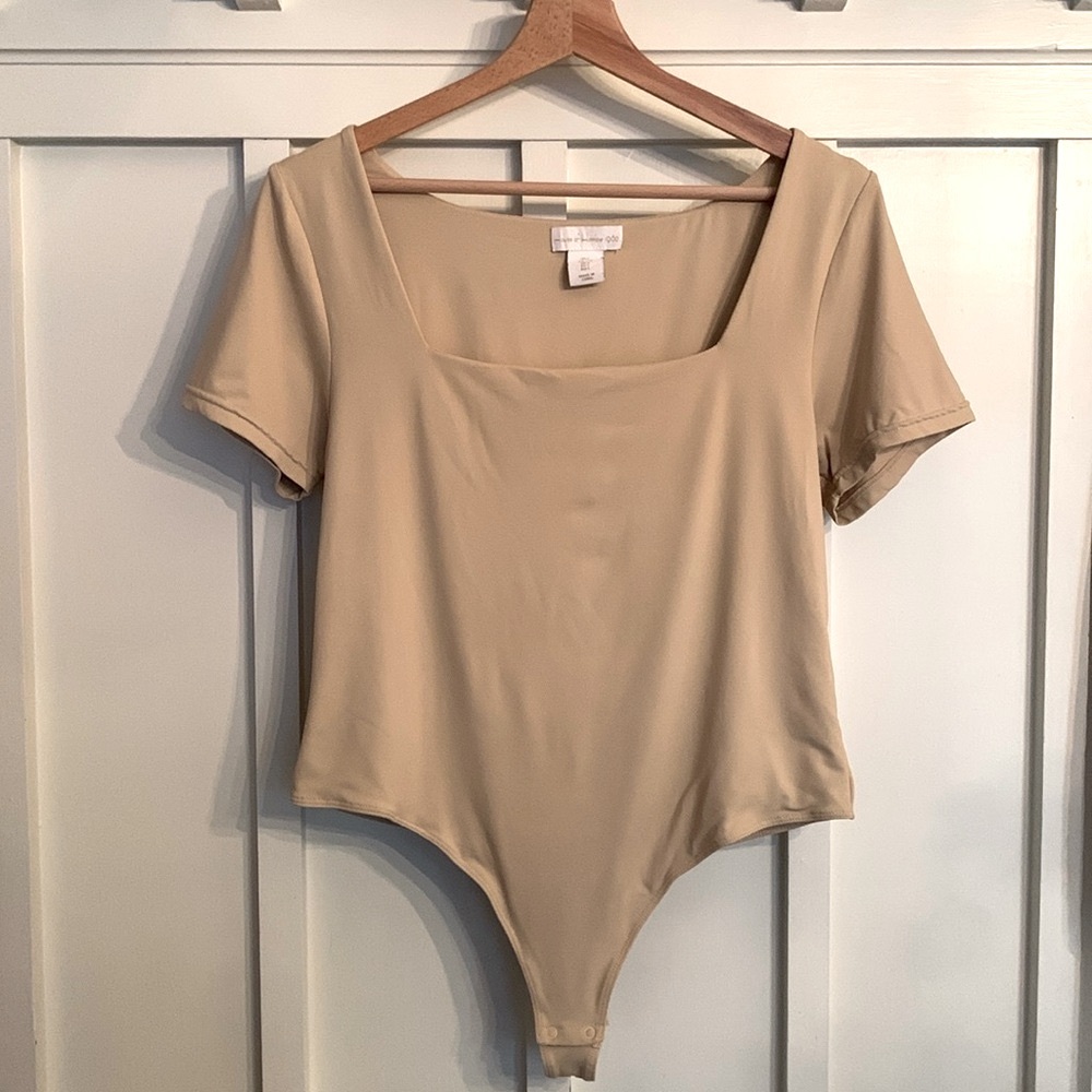 House of Harlow Stretch Tan square neck short sleeve body suit